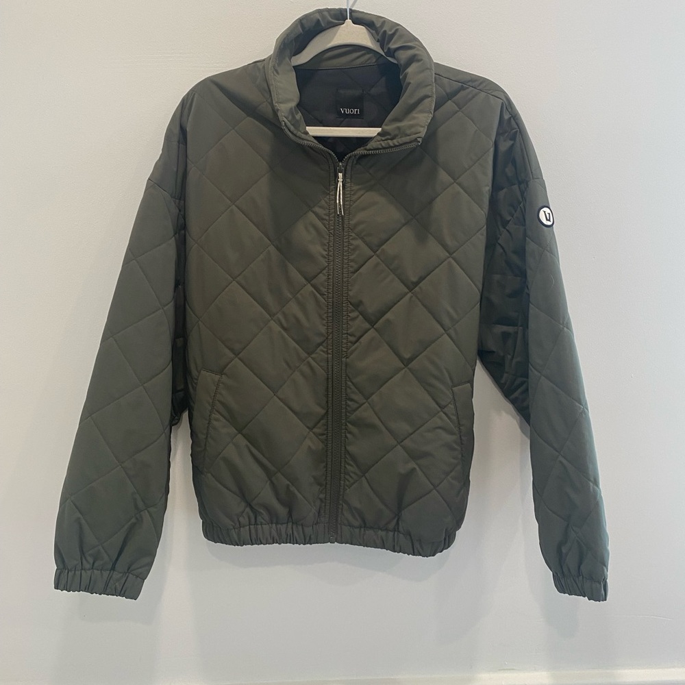 EUC Vuori Women's Echo Insulated Bomber Jacket Sz L